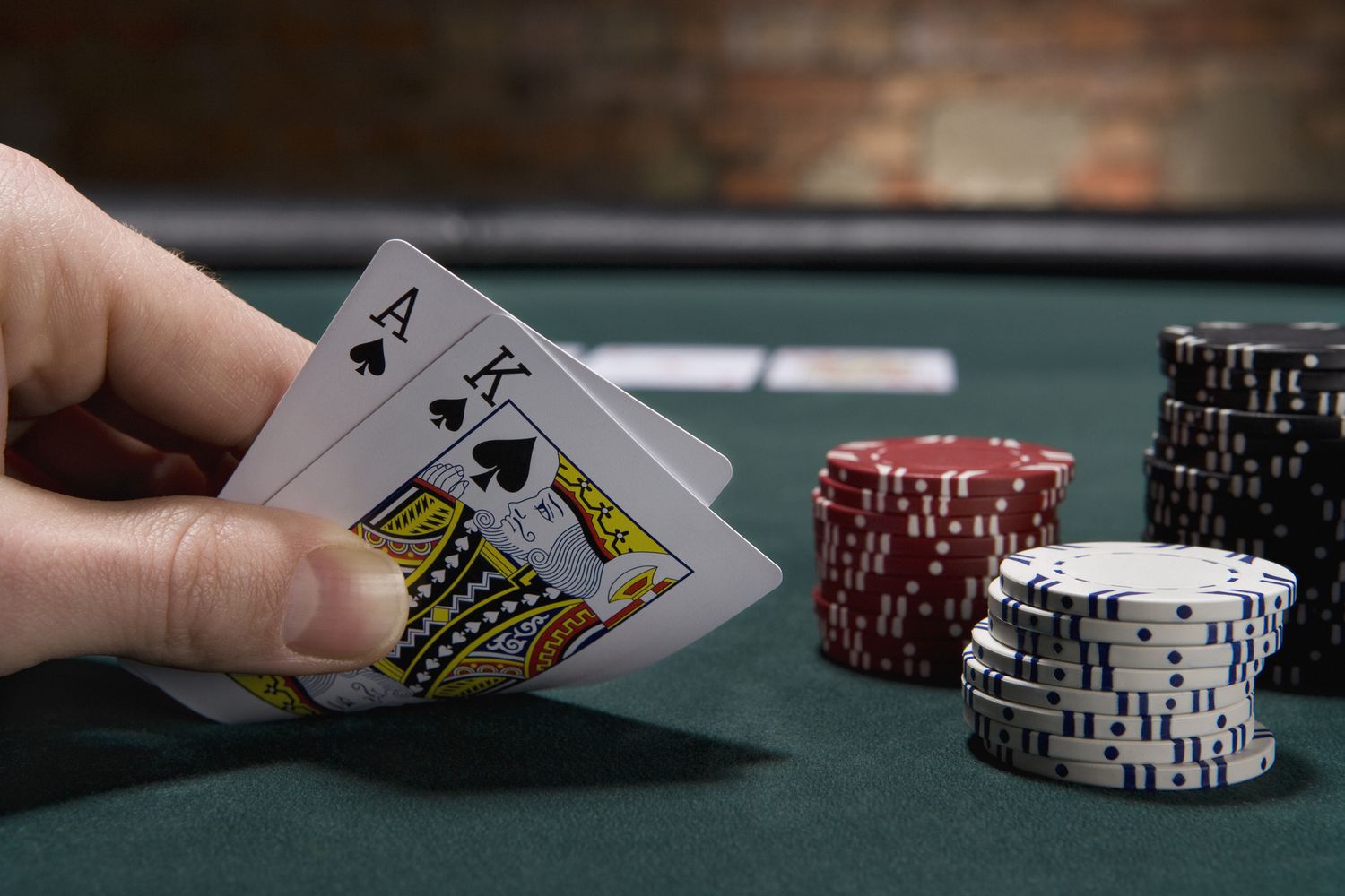 What is a Straddle in Texas Hold'Em?